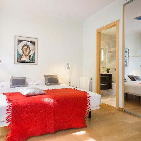 My Space Emirates - Fully Equipped Apartments Near The Beach With Shared Pool Барселона Екстер'єр фото