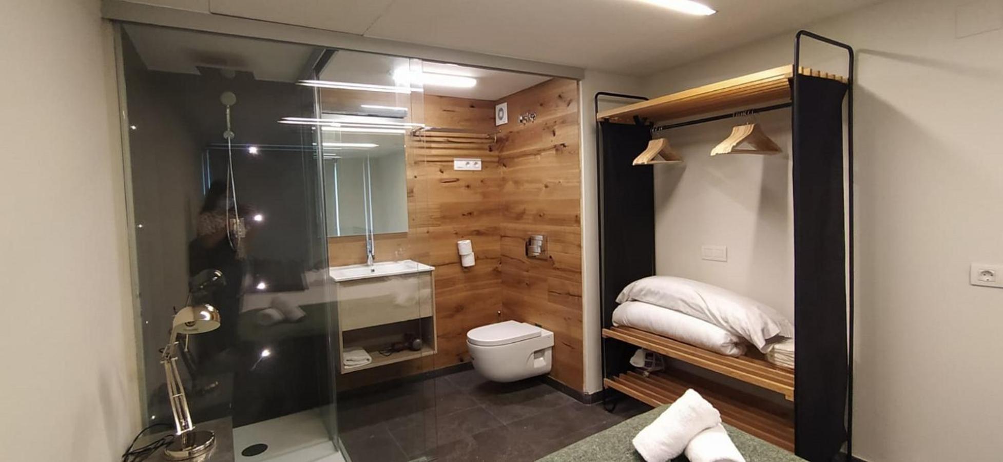 My Space Emirates - Fully Equipped Apartments Near The Beach With Shared Pool Барселона Номер фото