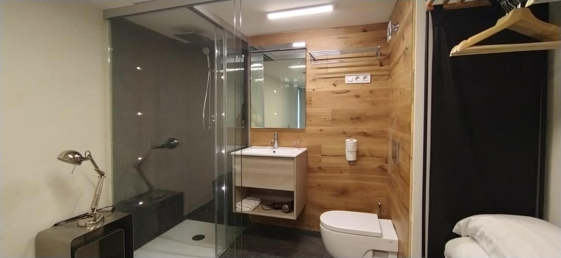 My Space Emirates - Fully Equipped Apartments Near The Beach With Shared Pool Барселона Номер фото