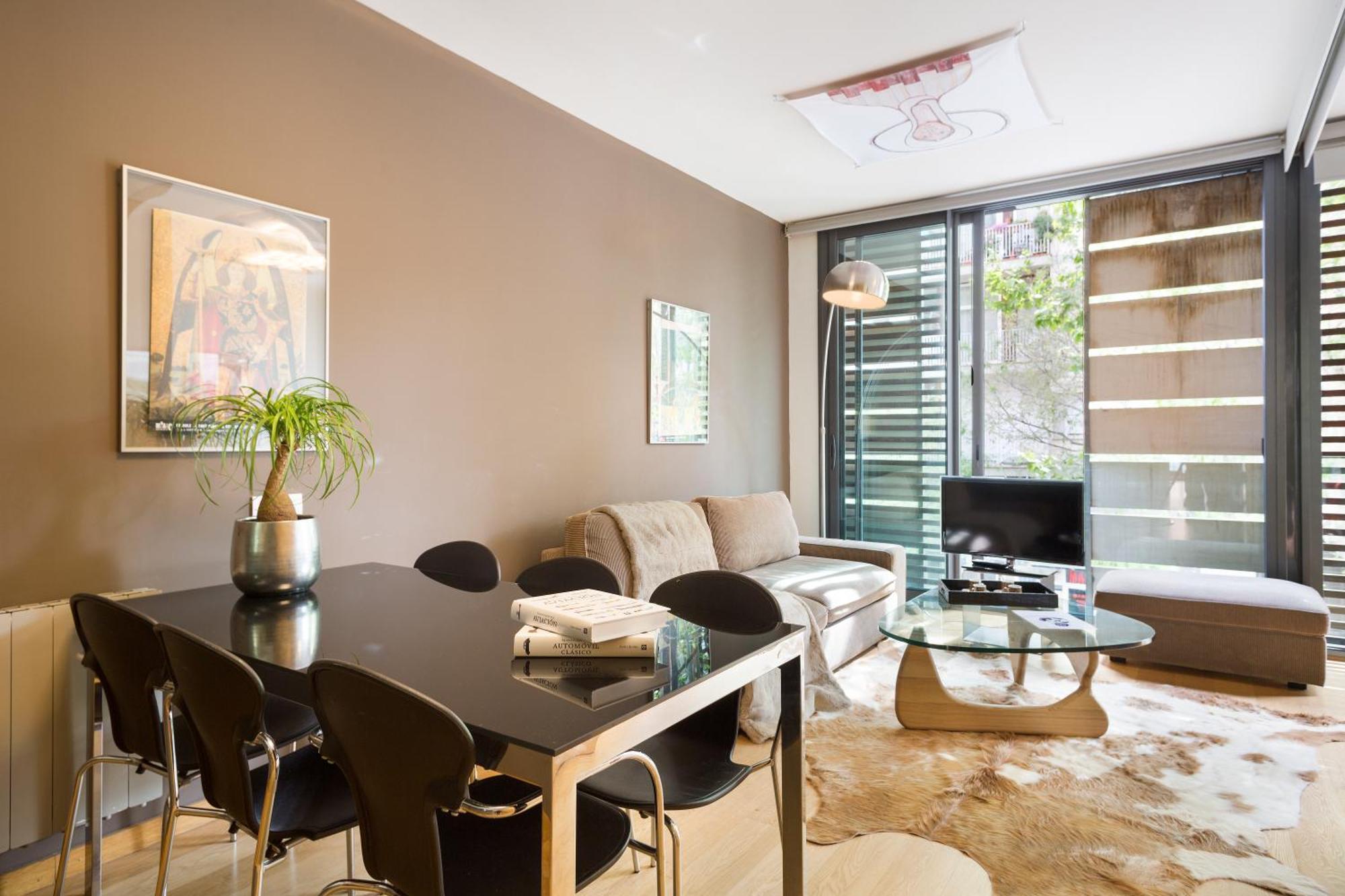 My Space Emirates - Fully Equipped Apartments Near The Beach With Shared Pool Барселона Екстер'єр фото