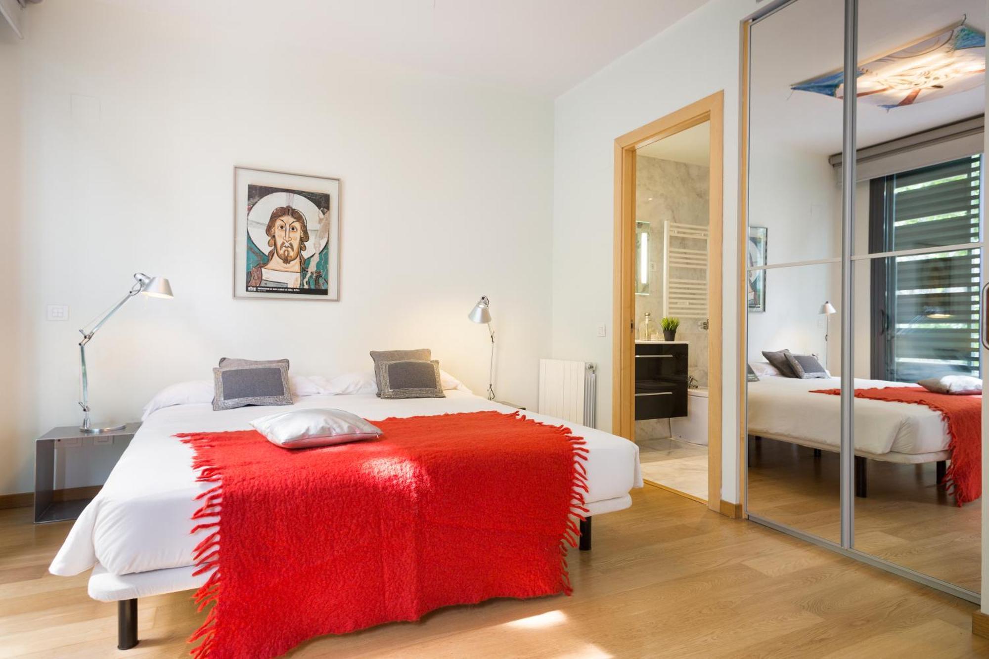 My Space Emirates - Fully Equipped Apartments Near The Beach With Shared Pool Барселона Екстер'єр фото