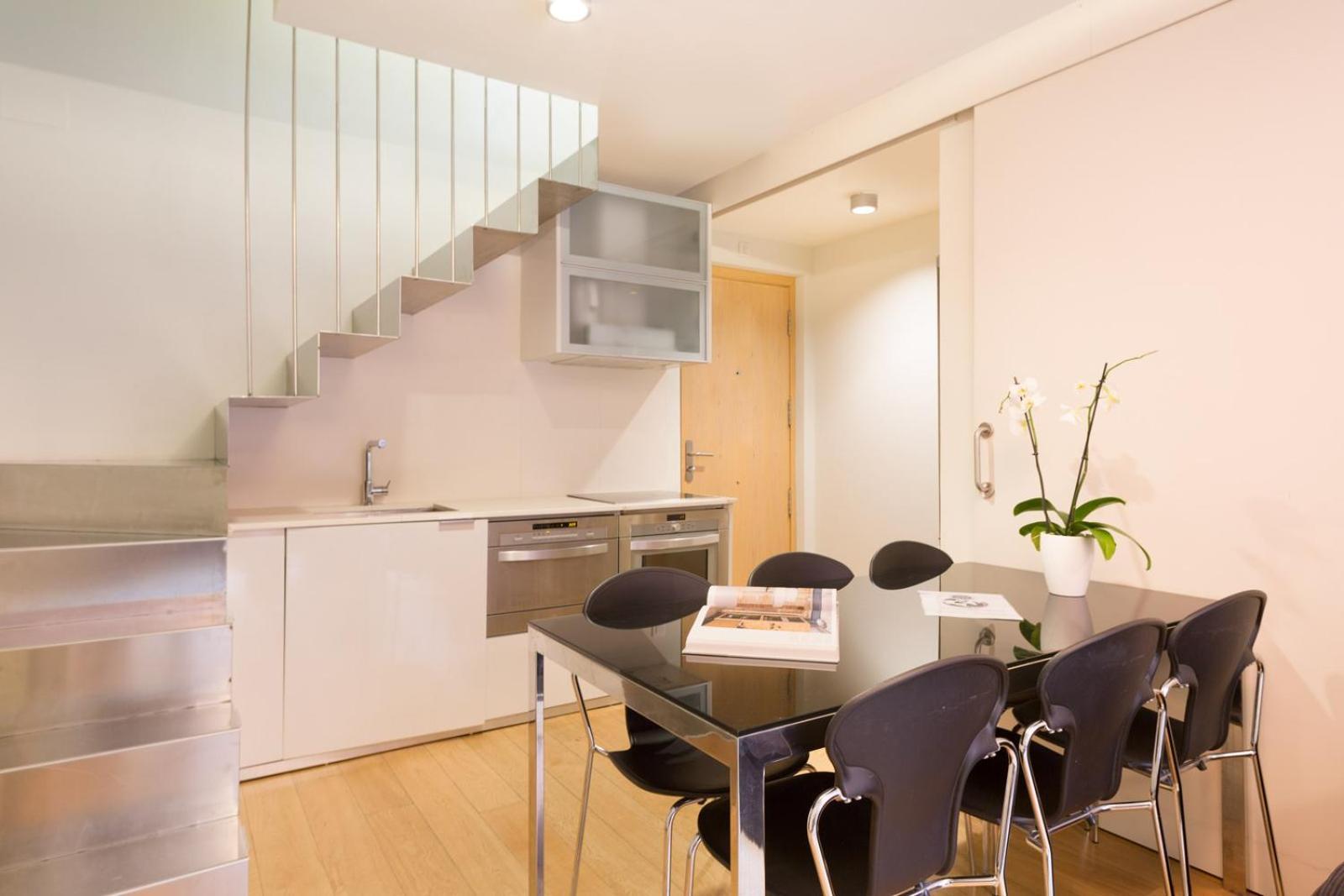 My Space Emirates - Fully Equipped Apartments Near The Beach With Shared Pool Барселона Екстер'єр фото