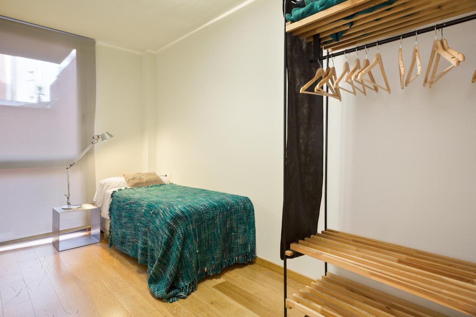 My Space Emirates - Fully Equipped Apartments Near The Beach With Shared Pool Барселона Екстер'єр фото