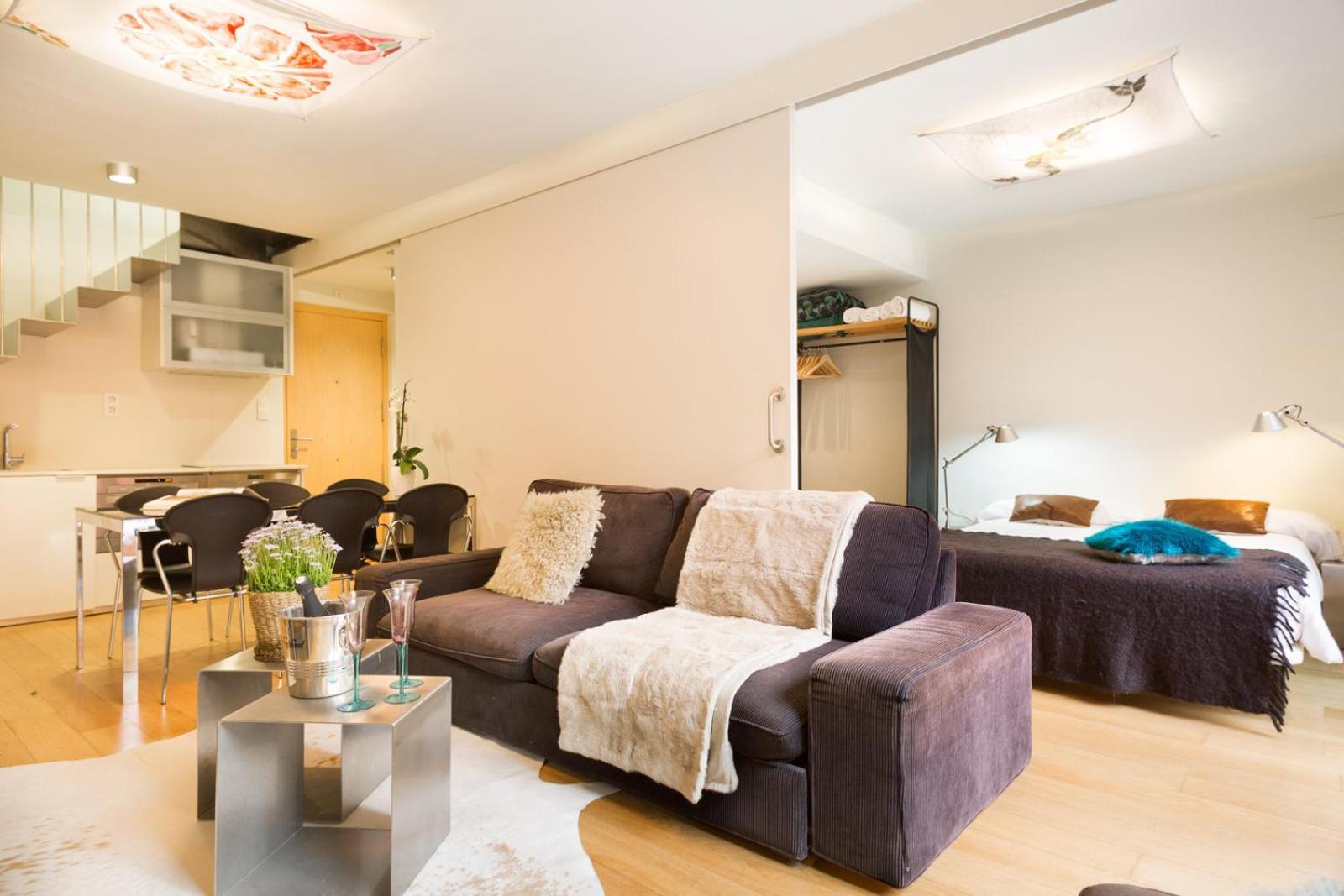 My Space Emirates - Fully Equipped Apartments Near The Beach With Shared Pool Барселона Екстер'єр фото